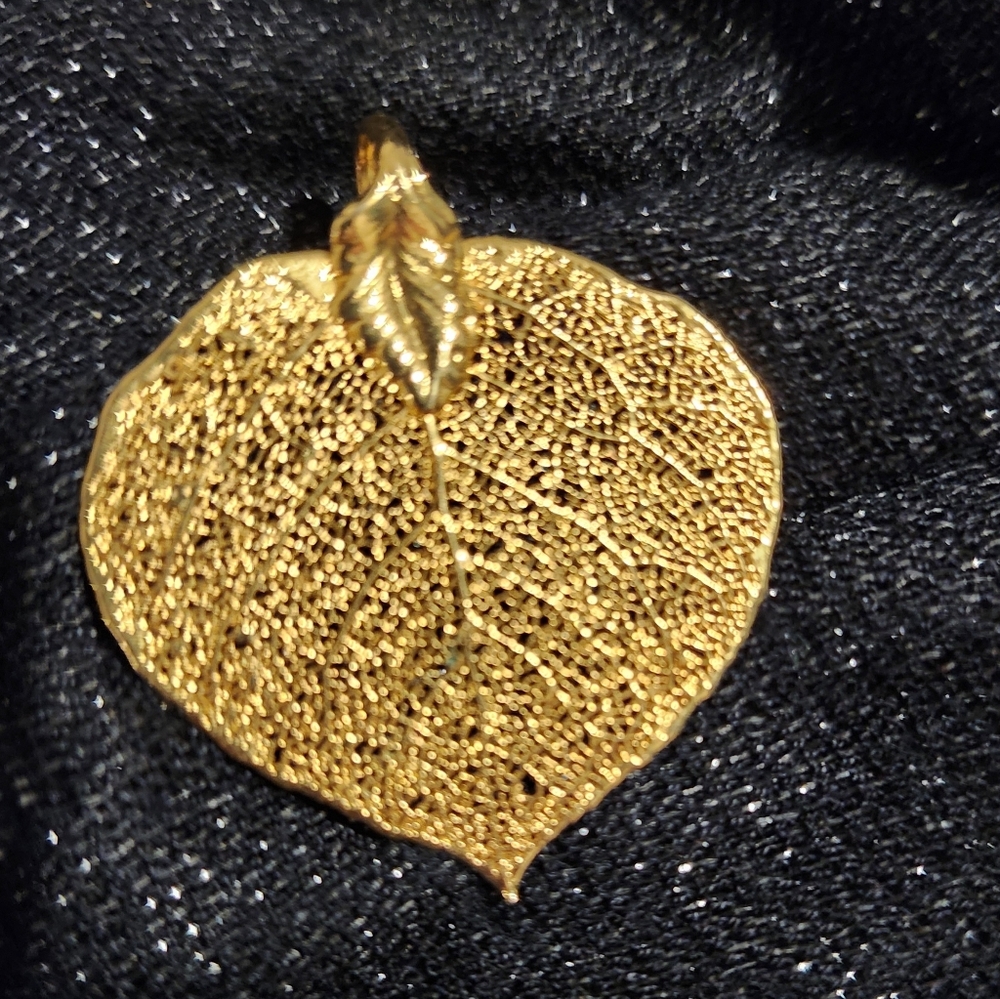 Elegant Gold Leaf Pendant